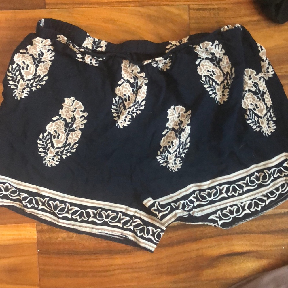 Loose shorts